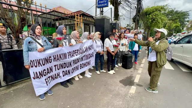 Demo Dukung Praperadilan Hasto