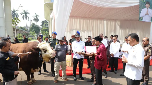 Kejaksaan Agung Serahkan 47 Hewan Kurban